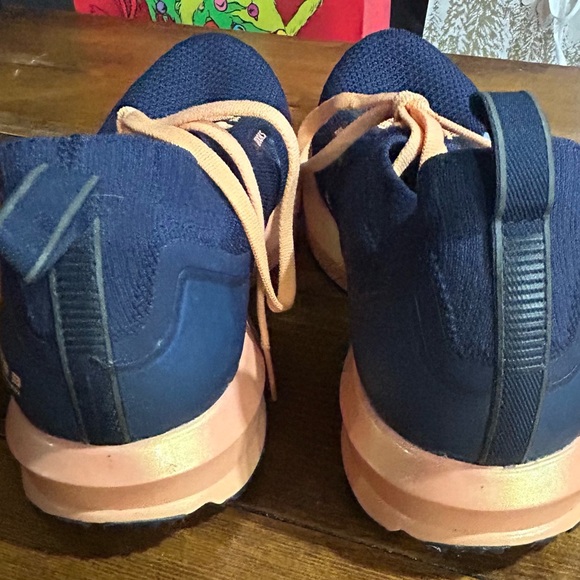 EXCELLENT CONDITION, Women’s Brooks size 11, smoke free home - Picture 3 of 5